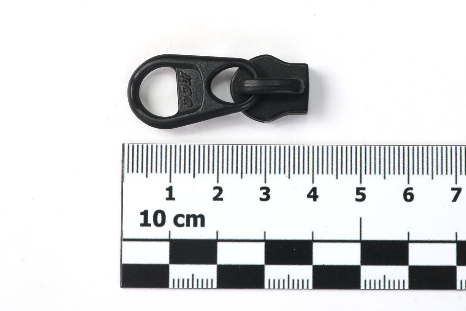 Zipper, schwarz, Metall, für 8mm breiten Reißverschluss Zipper, schwarz, Metall, für 8mm breiten Reißverschluss