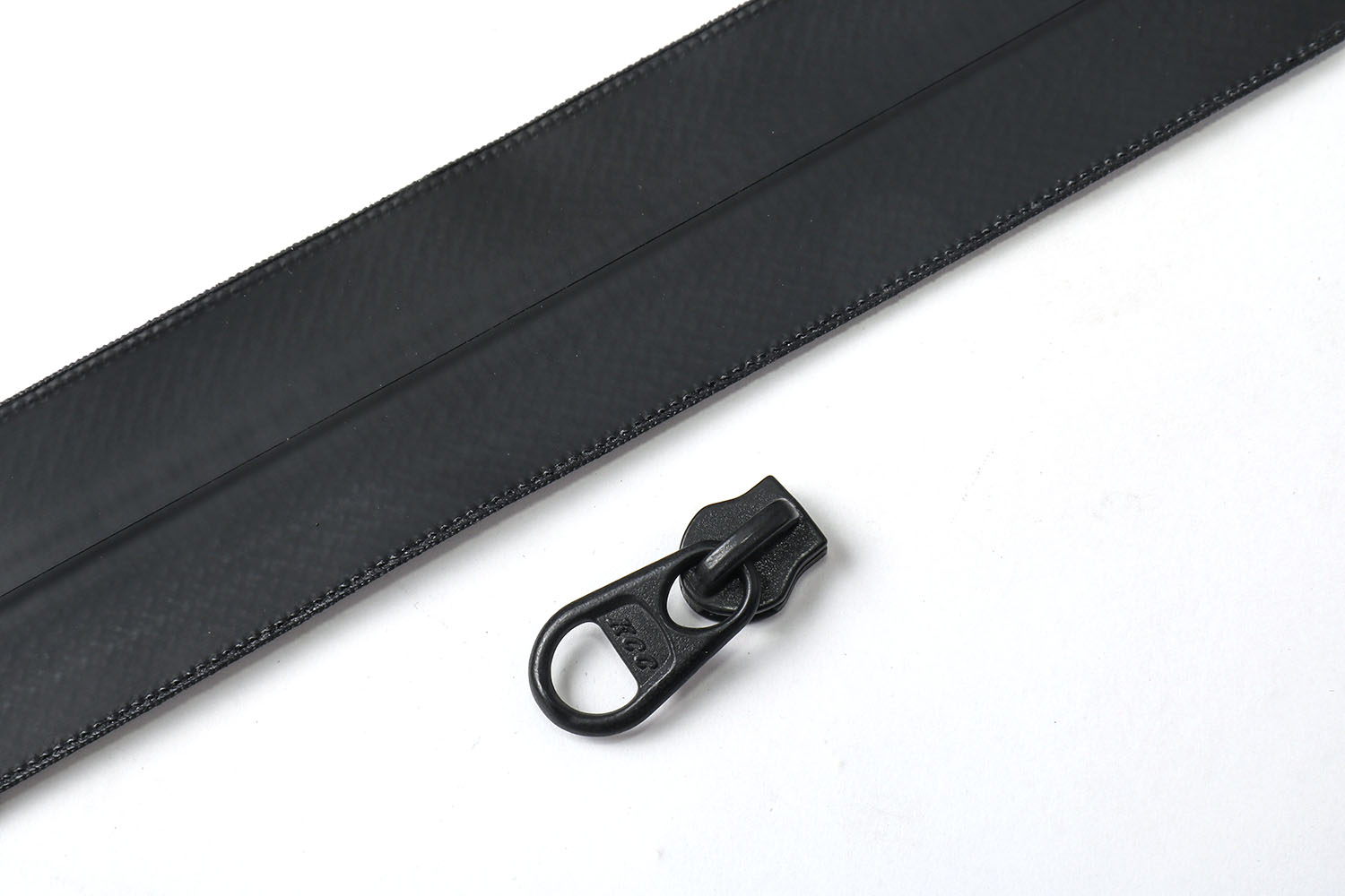 wasserdichter Reißverschluss mit Metall-Zipper, 8mm breit, schwarz wasserdichter Reißverschluss mit Metall-Zipper, 8mm breit, schwarz