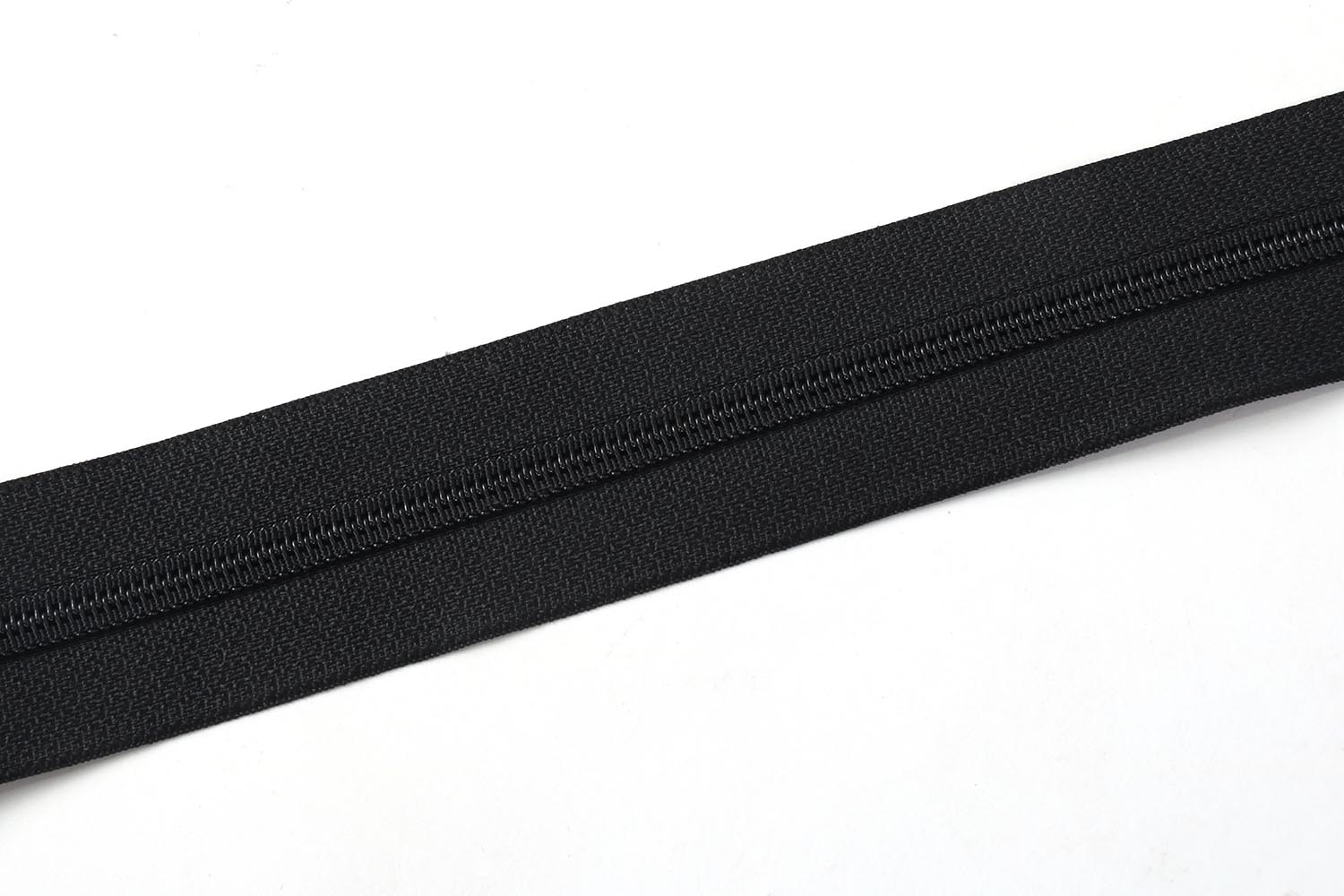 Rückseite, schwarzer Reißverschluss, mit 8mm Breite Rückseite, schwarzer Reißverschluss, mit 8mm Breite